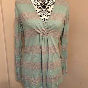 Maternity top long sleeved green and gray